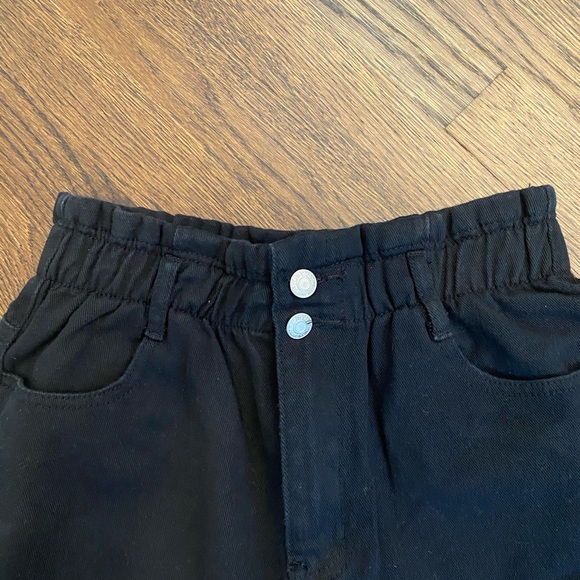 Never worn - Paper bag style black shorts - Picture 6 of 6